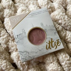 FREE w/ purchase 🎉